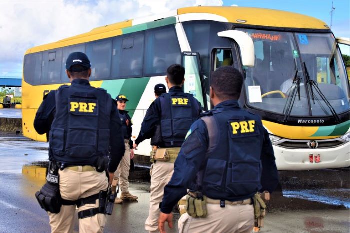 IDOSO É FLAGRADO ABUSANDO DE CRIANÇA EM ÔNIBUS QUE SEGUIA DE ILHÉUS ...